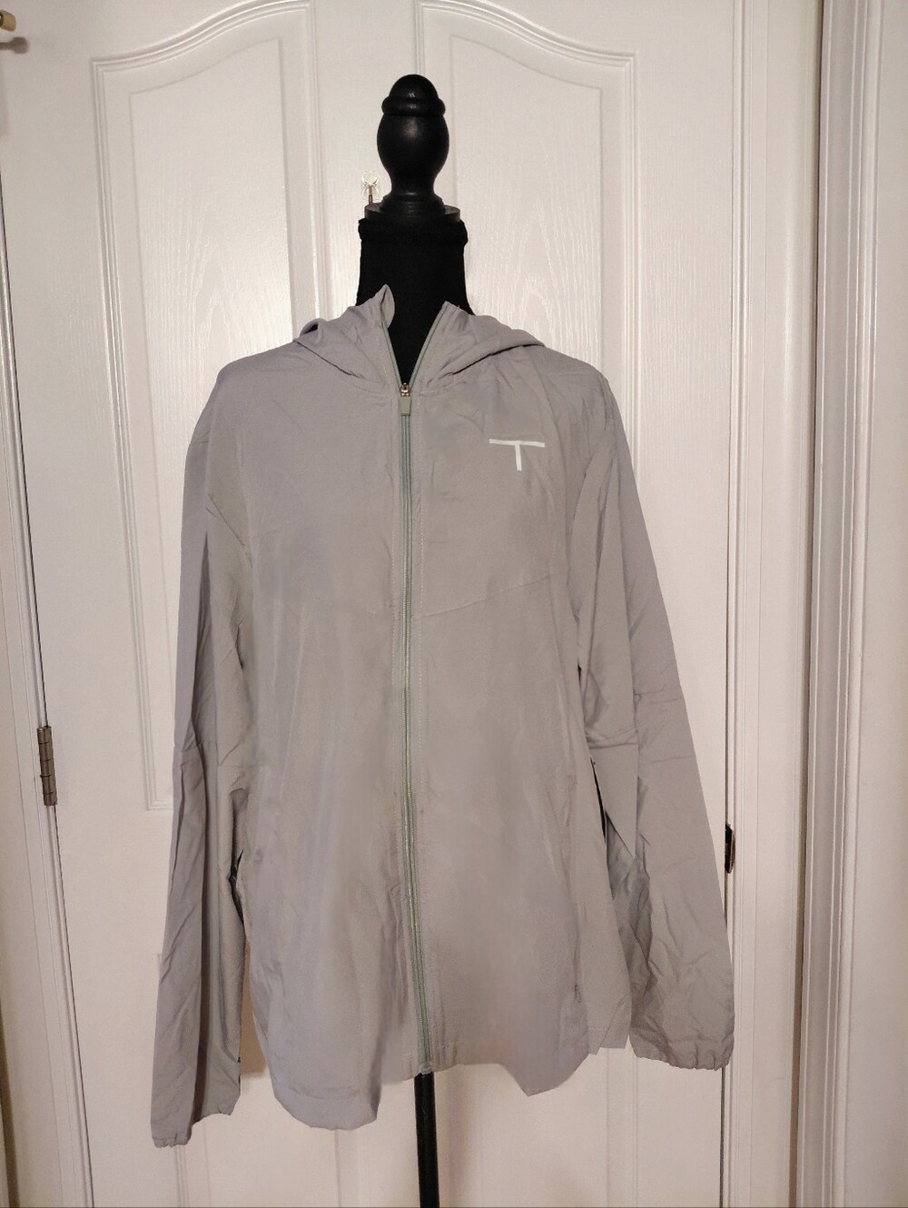 Tahari Sport Motion Tech Men's Gray Performance Hooded Jacket Medium NWT